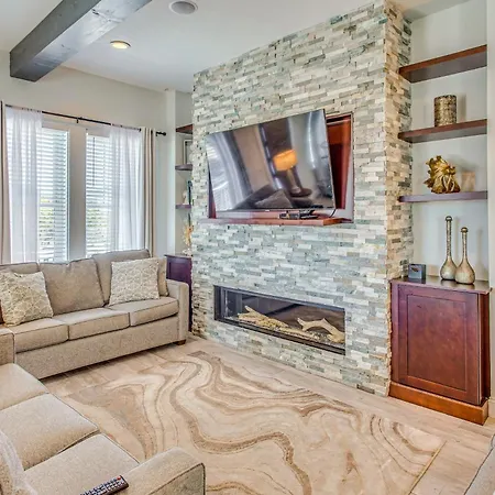 Myrtle Beach House With Hot Tub, Walk To Beach